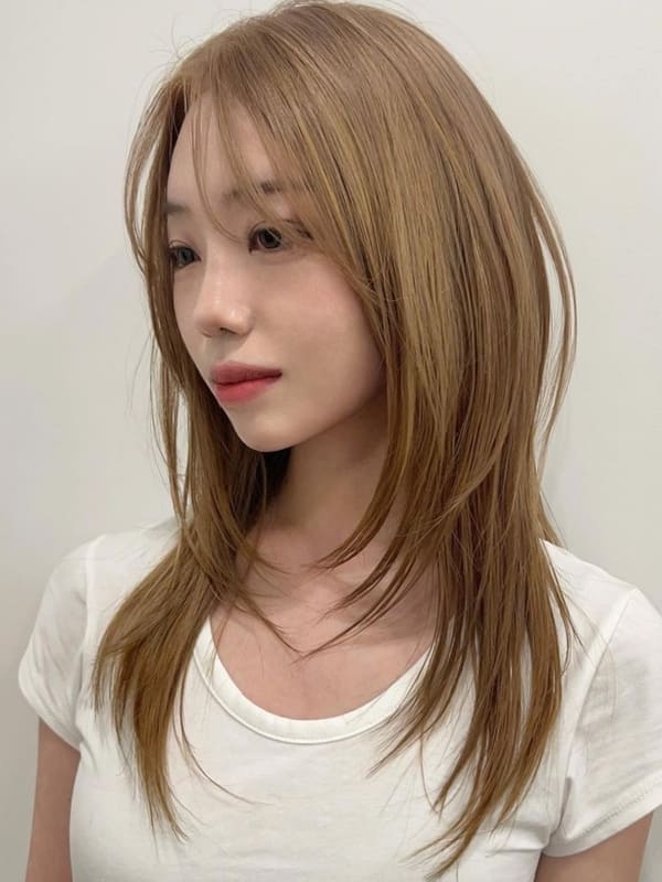 Korean fall hair color: golden brown Hush cut