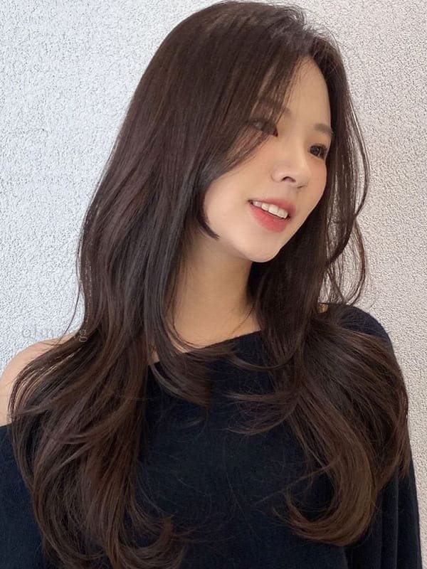 Korean fall hair color: dark brown long waves
