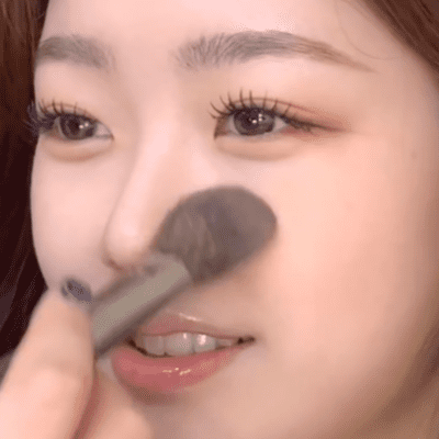 Korean natural autumn makeup: neutral blush
