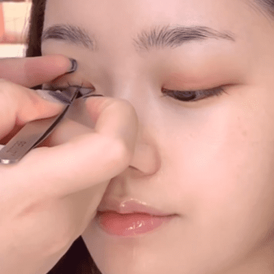 Korean seated eyelash look