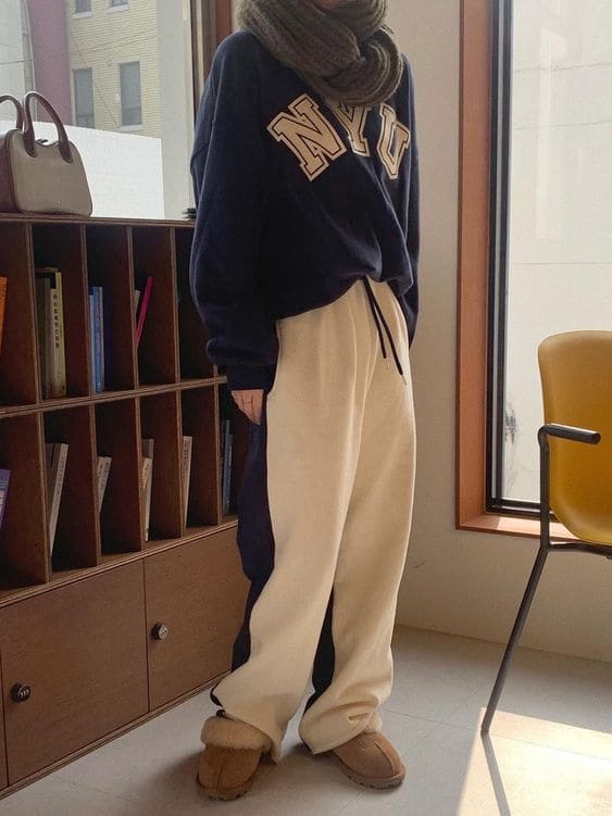 Korean Ugg outfit: sweatsuit with slippers
