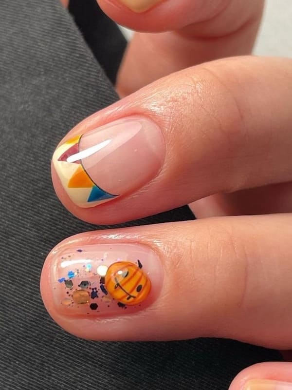 short Korean Halloween Nails: pumpkin accent