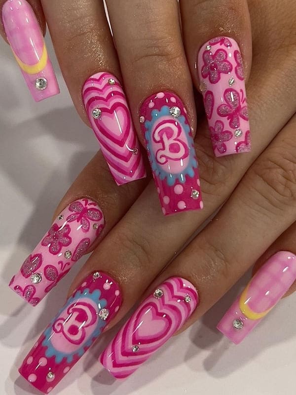 Barbie pink nails: mix and match with B logo