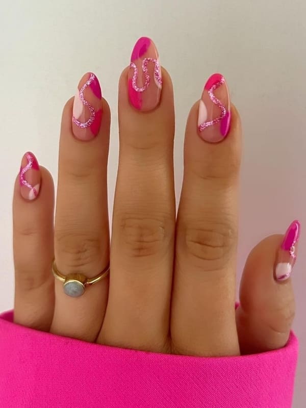 Barbie pink nails: swirls 