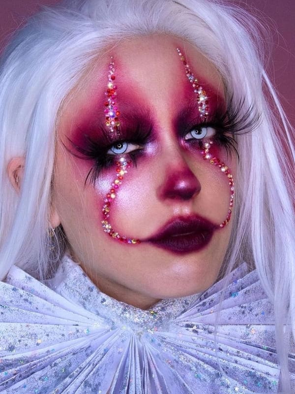 clown makeup: glittery Pennywise