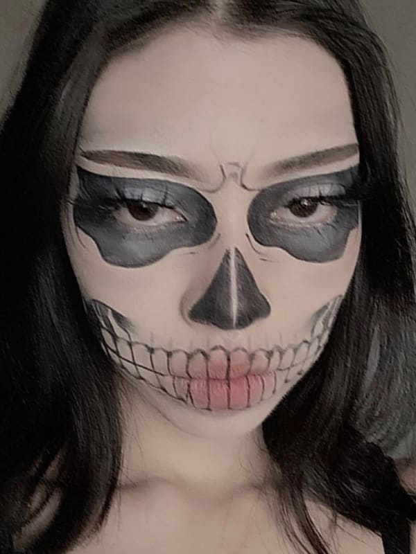skeleton makeup: black and white