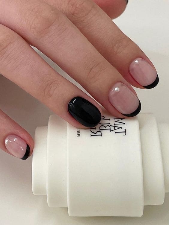 Korean black French tip nails: pearl accent 