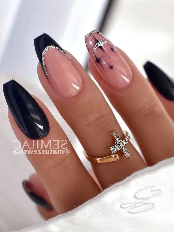 black French tip nails: wintery black and silver  