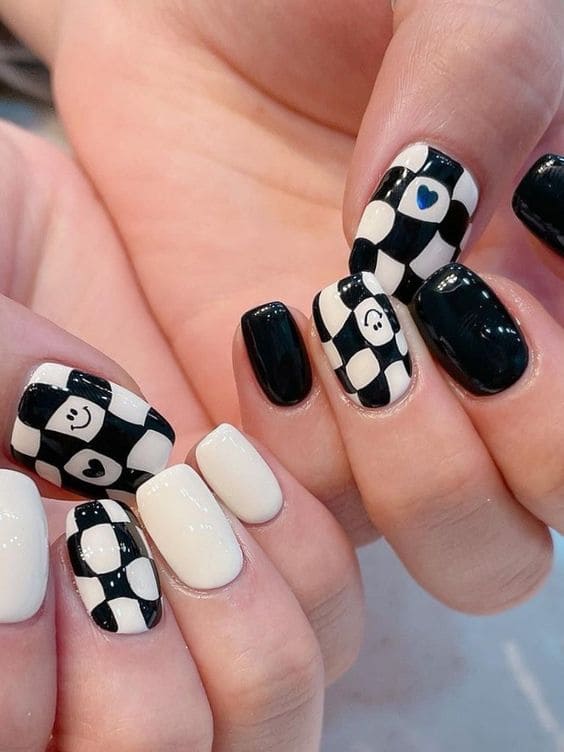 Korean black and white nails: checkerboard 