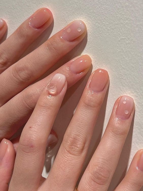 Korean ombre nails: short nude and white 