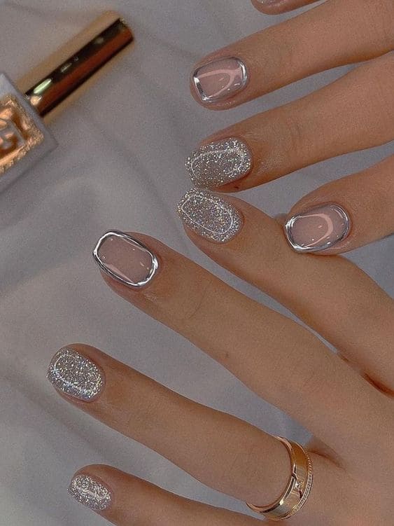 Korean silver nail design: chrome outline
