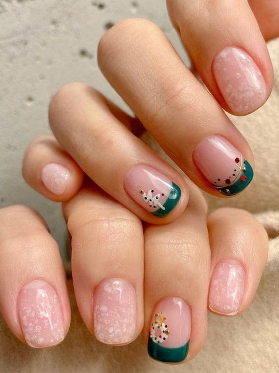 winter Korean nail design: christmas pattern