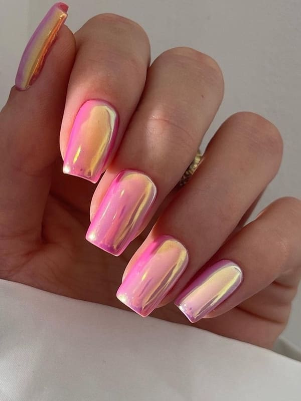 Barbie pink nails: light pink chrome 