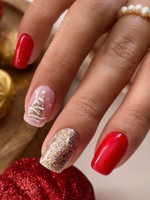 Christmas tree nails: sparkling gold 
