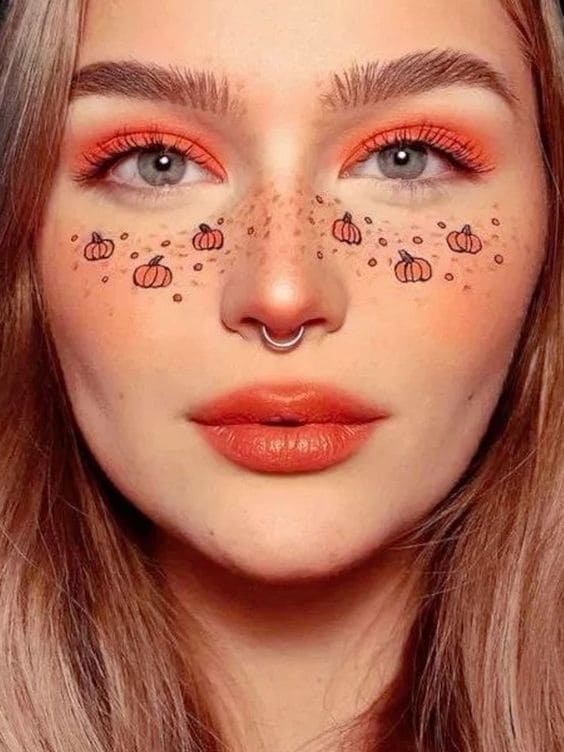 easy Halloween makeup: pumpkin freckles