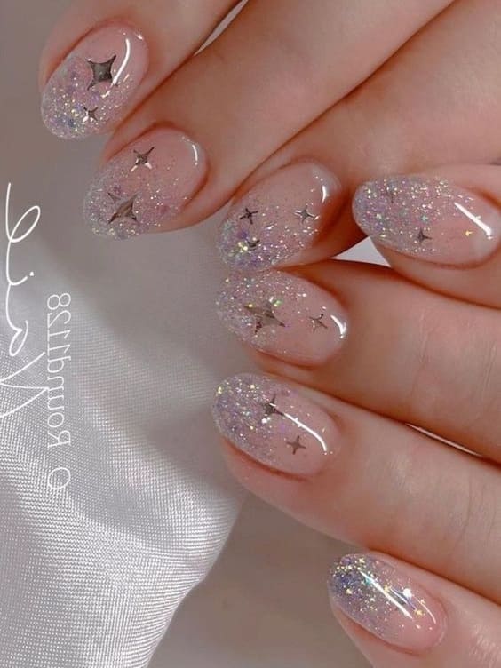 Korean glitter nails: chunky confetti 