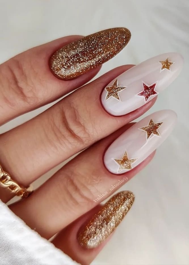 new years nails: glittery gold 