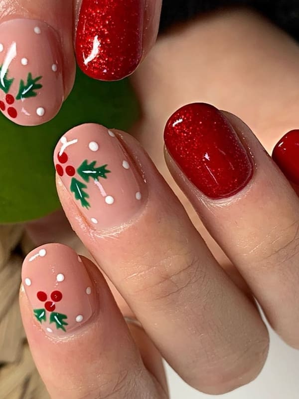 red Christmas nails: mistletoe 