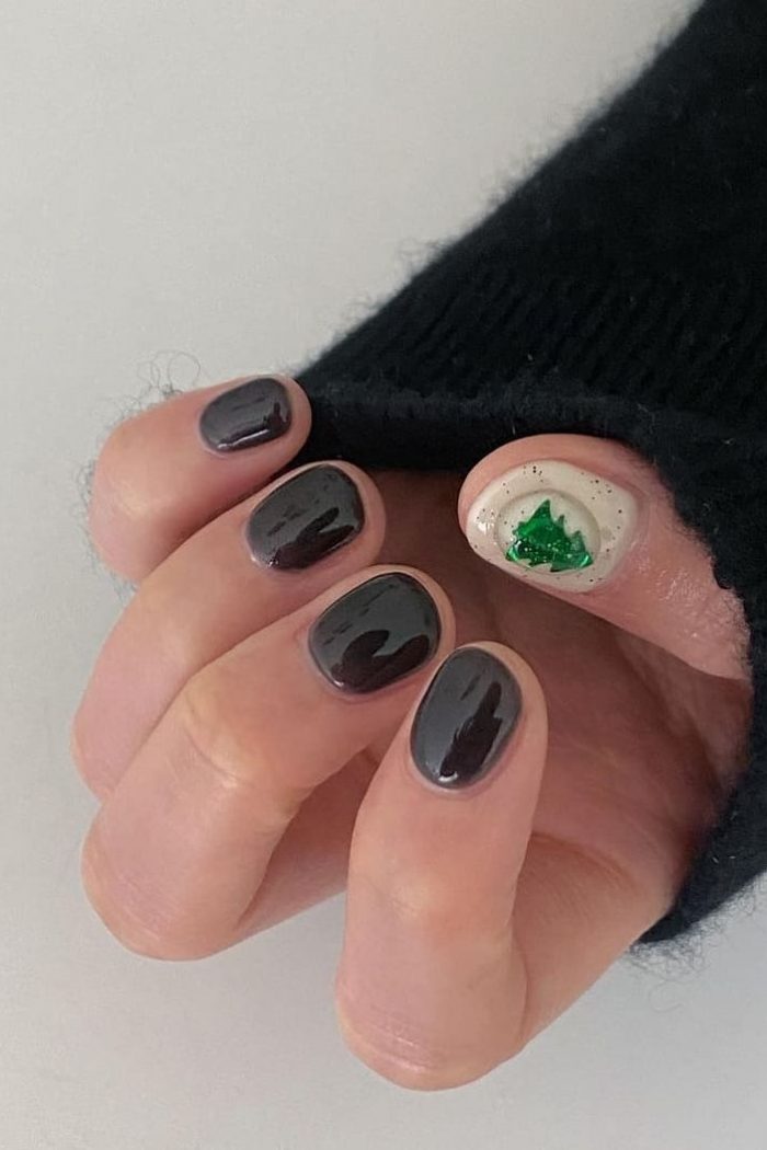 45+ Cute Christmas Tree Nails to Nail Your Holiday Look