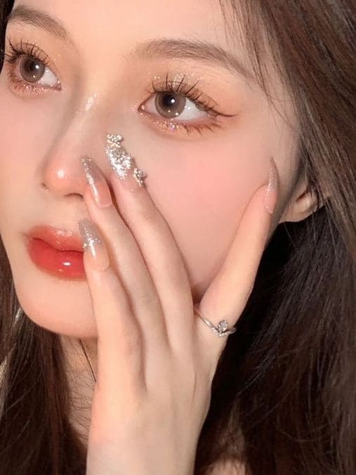Korean Christmas makeup look: soft glam