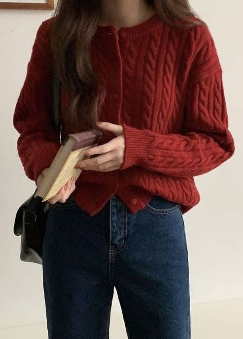 Korean Christmas outfit: chunky red sweater 