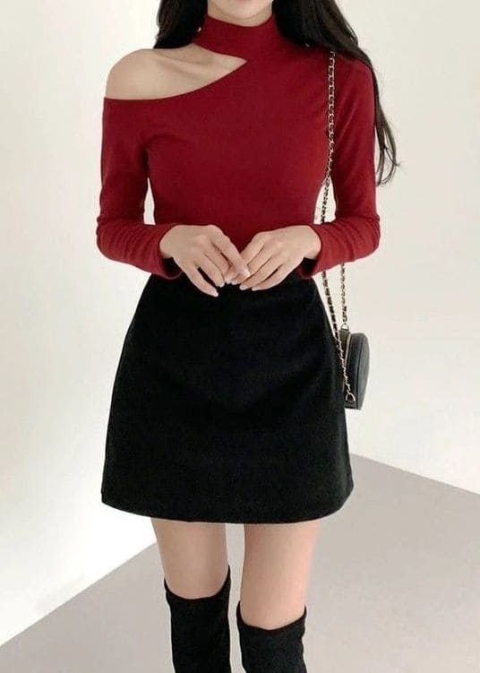 Korean Christmas outfit: red top and black mini skirt 