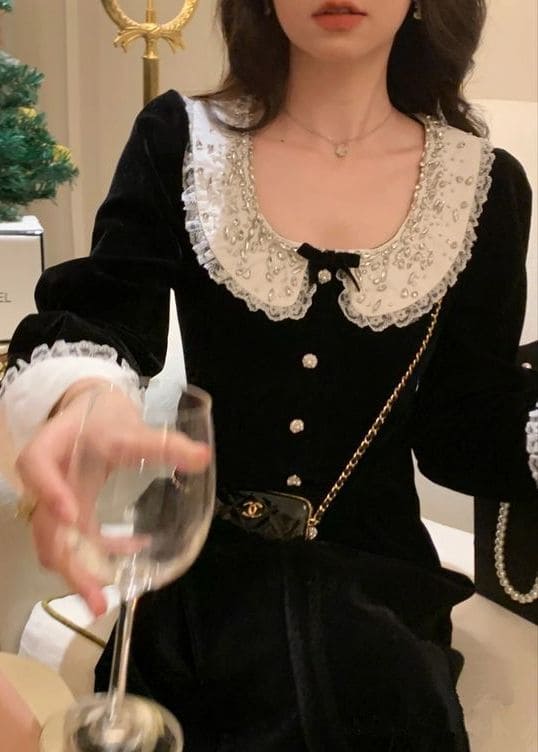 Korean Christmas outfit: black mini dress velvet