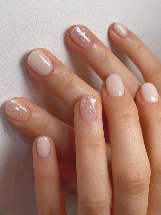Korean neutral nails: milky white 