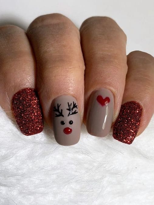 reindeer accent nails 