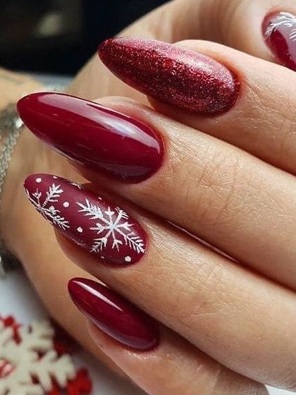 red Christmas nails: snowflake accent 