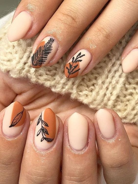 thanksgiving nail design: fall leaf
