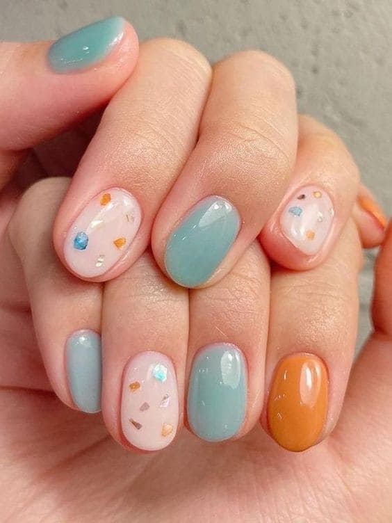 Korean short acrylic nails: muted tones