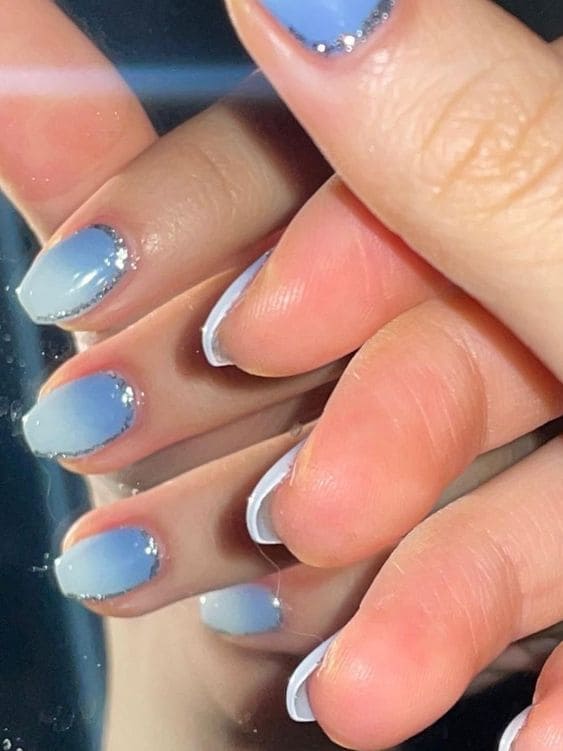 Korean blue ombre nails: cobalt blue 
