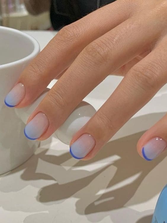 Korean blue ombre nails: baby blue