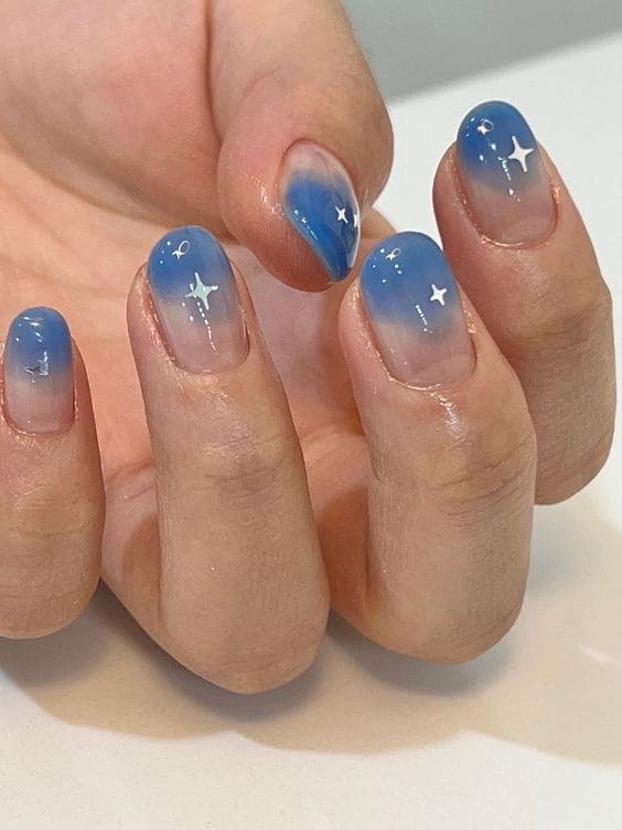 Korean blue ombre nails: bold blue 