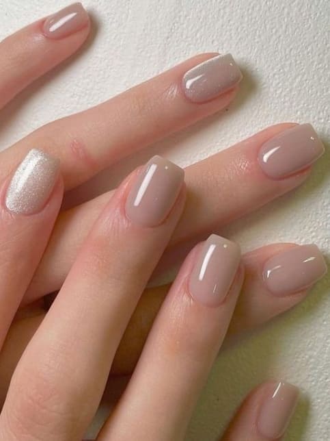 Korean neutral nails: light gray 