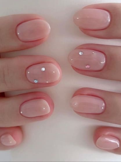 Korean neutral nails: milky white 