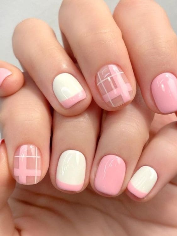 Korean pink and white nails: plaid 
