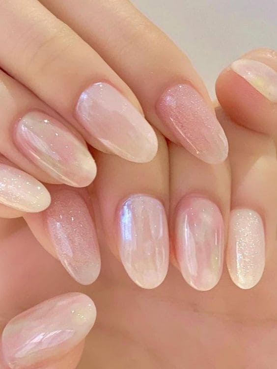 Korean pink and white nails: marble 