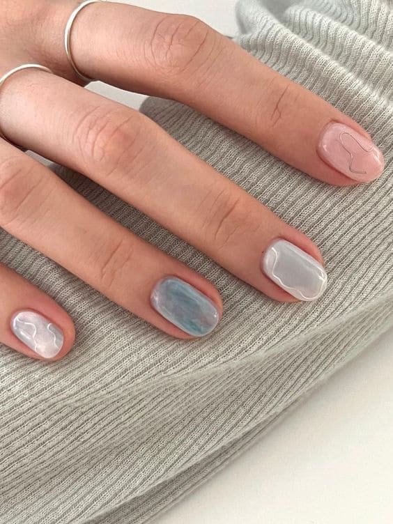 classy Korean short nail design: abstract vibe 