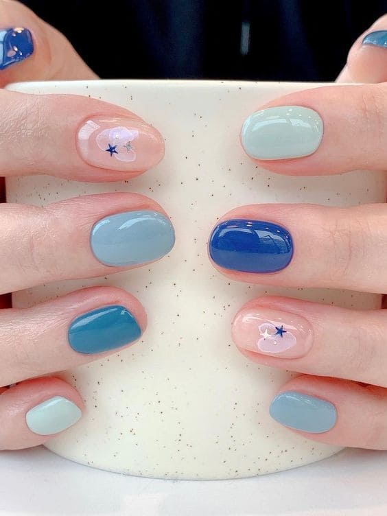 classy Korean short nail design: shades of blue