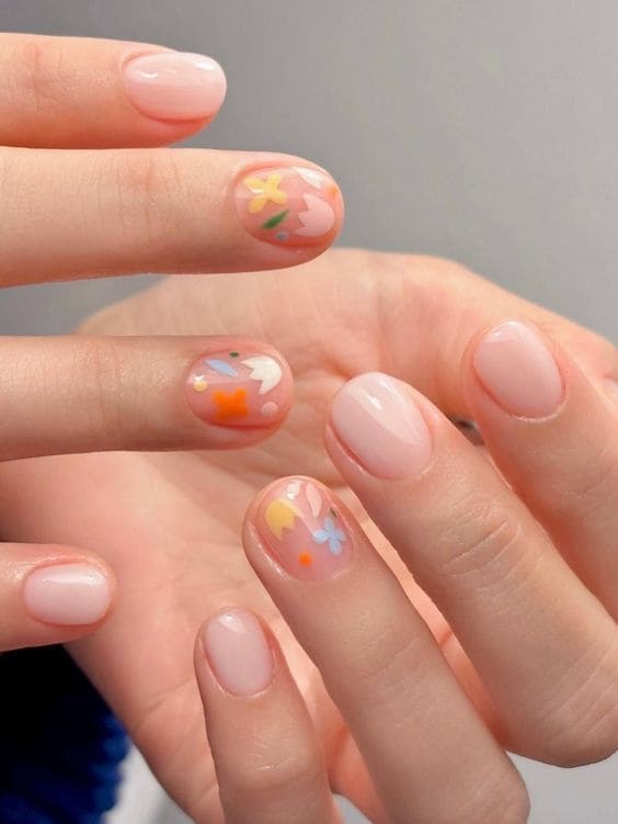 classy Korean short nail design: floral accent 