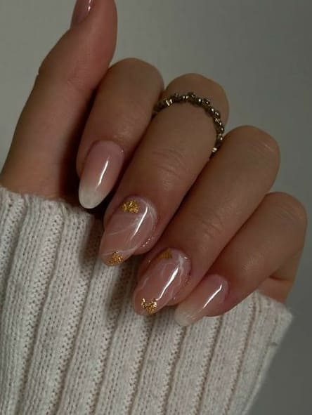 classy gold nails: foil