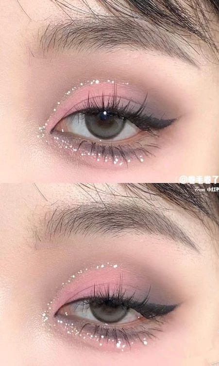 smokey eye makeup look: light pink and glitter 