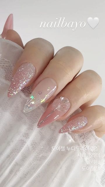 Korean glitter nails: pink and shimmer