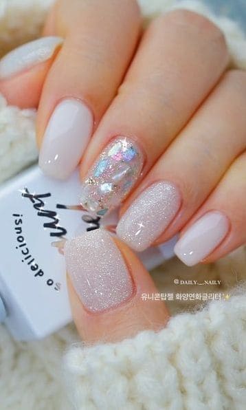 Korean glitter nails: chunky charm accent