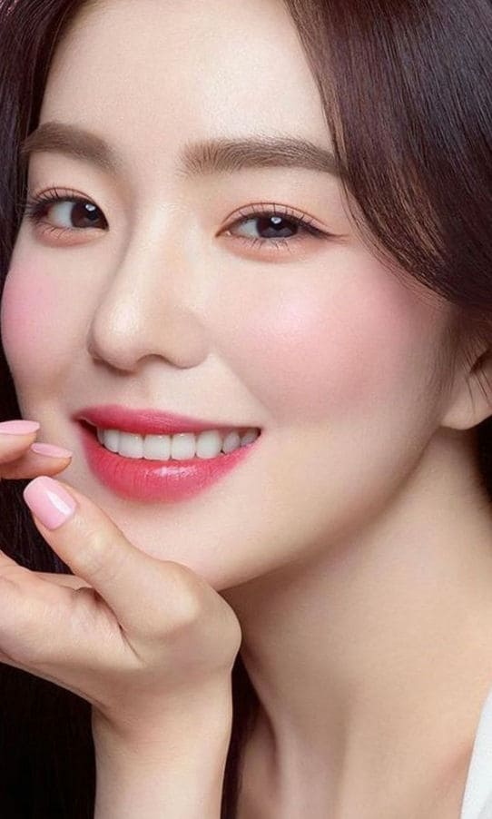 Korean pink makeup look: glow and fresh