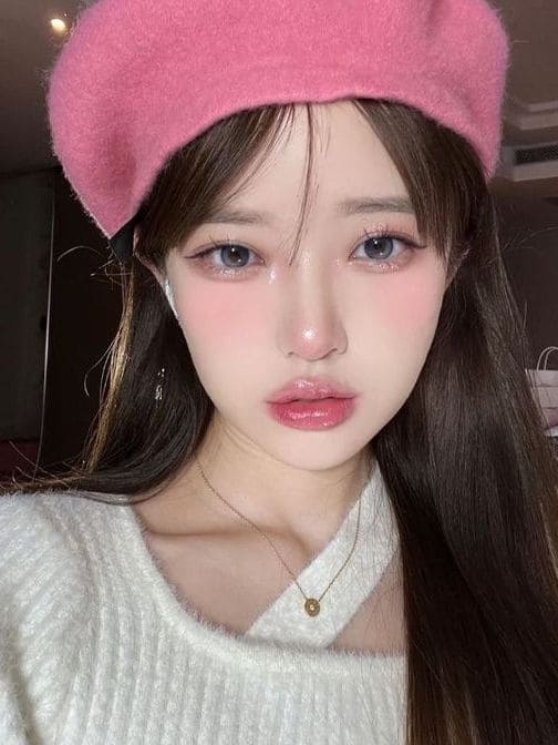Korean pink makeup look: rosy pink glam