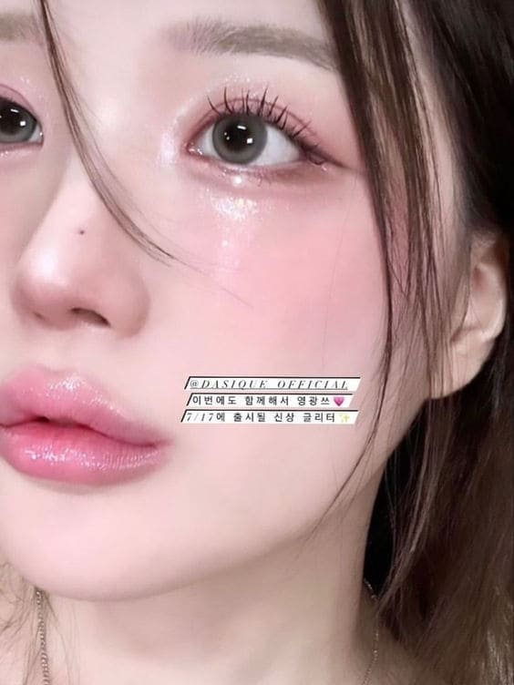 Korean pink makeup look: glowing and shine 