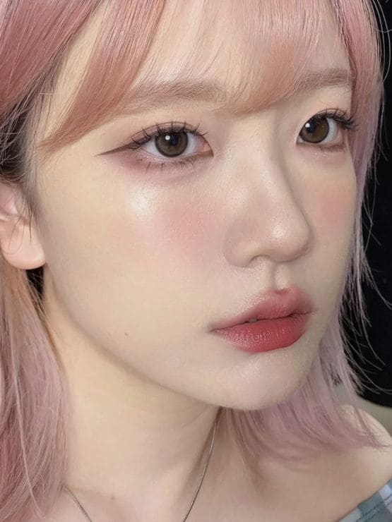 Korean pink makeup look: dusty pinks